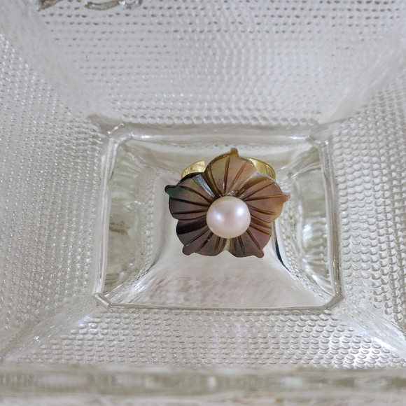 Mother of Pearl Ring - Picture 5 of 5